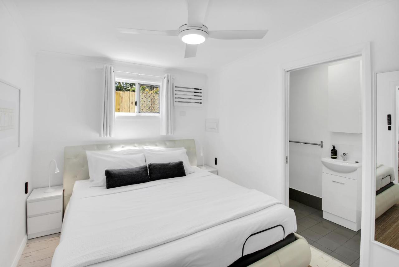 Private Outdoor Spa, Fire Pit, Cinema Room - The Cottage Coolum Beach Eksteriør billede