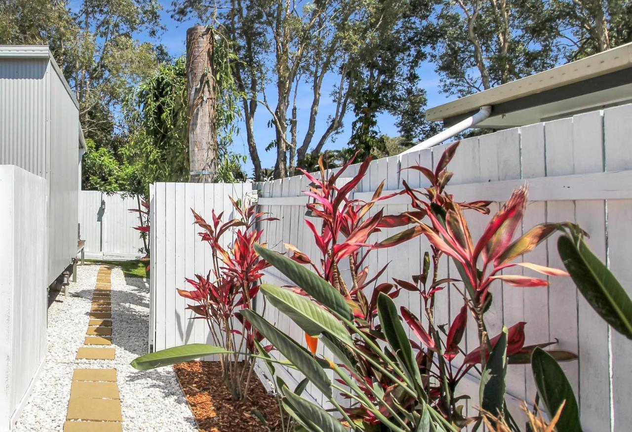 Private Outdoor Spa, Fire Pit, Cinema Room - The Cottage Coolum Beach Eksteriør billede